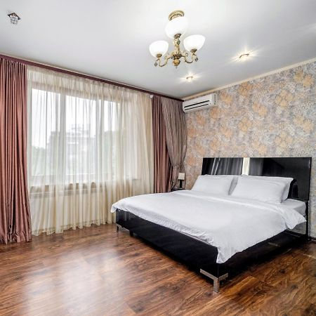 Lux Apartment Gorkiy Park Kharkiv Bagian luar foto