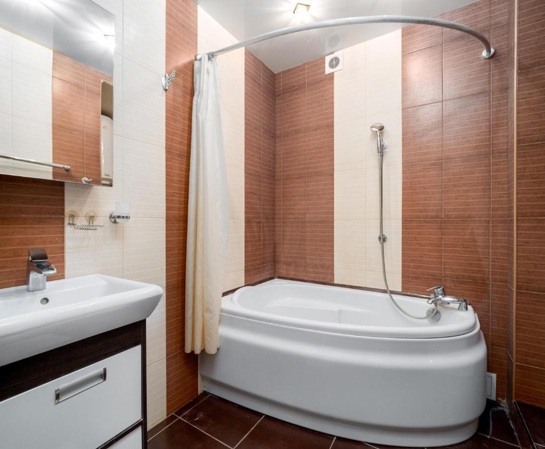Lux Apartment Gorkiy Park Kharkiv Bagian luar foto