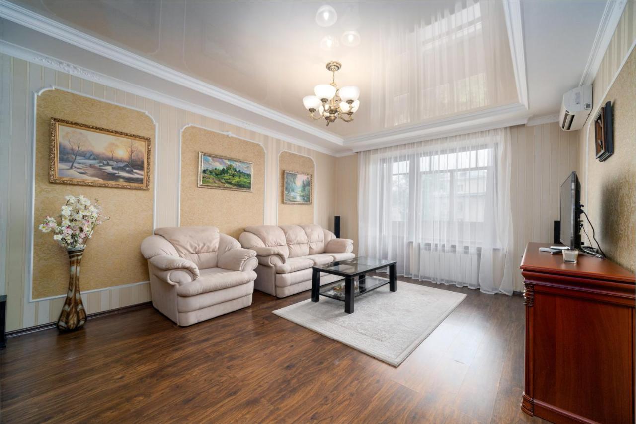 Lux Apartment Gorkiy Park Kharkiv Bagian luar foto