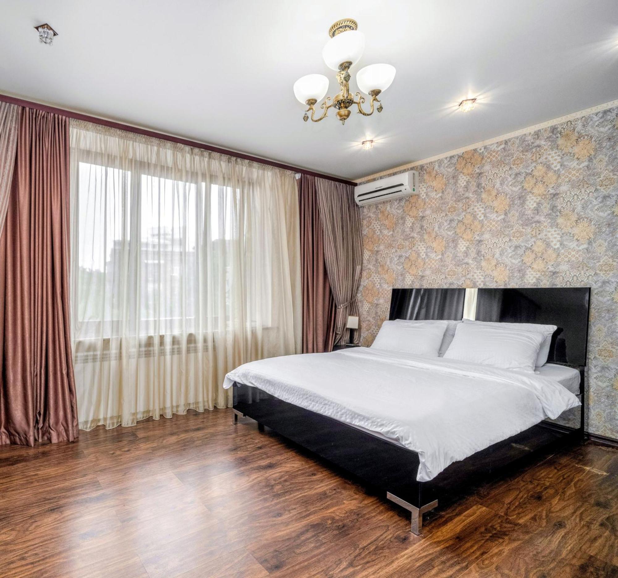 Lux Apartment Gorkiy Park Kharkiv Bagian luar foto