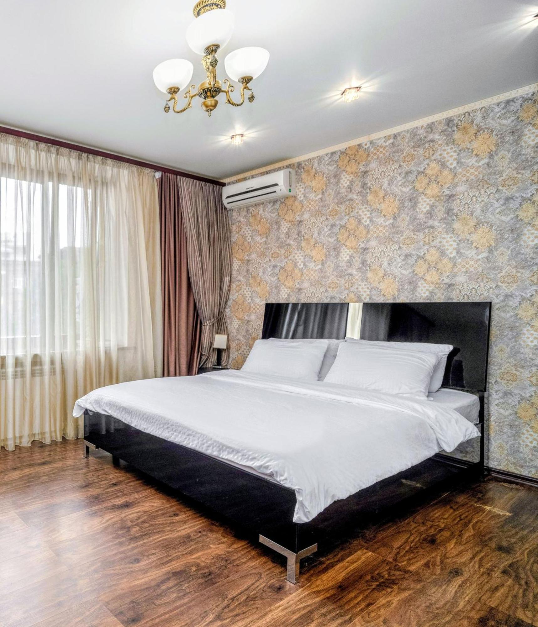 Lux Apartment Gorkiy Park Kharkiv Bagian luar foto